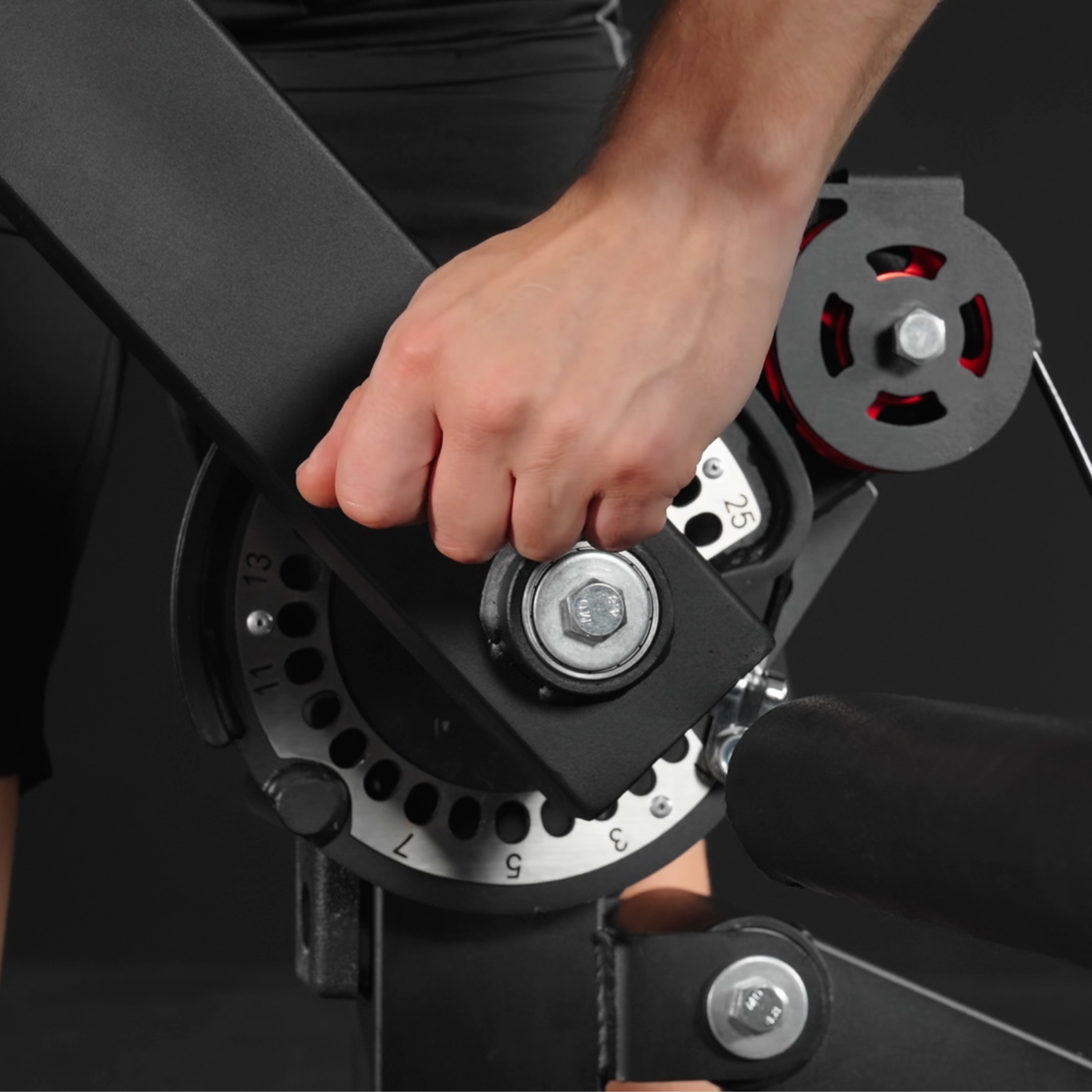 TAWERET™ 1:1 Cable Ratio Leg Extension and Curl Machine