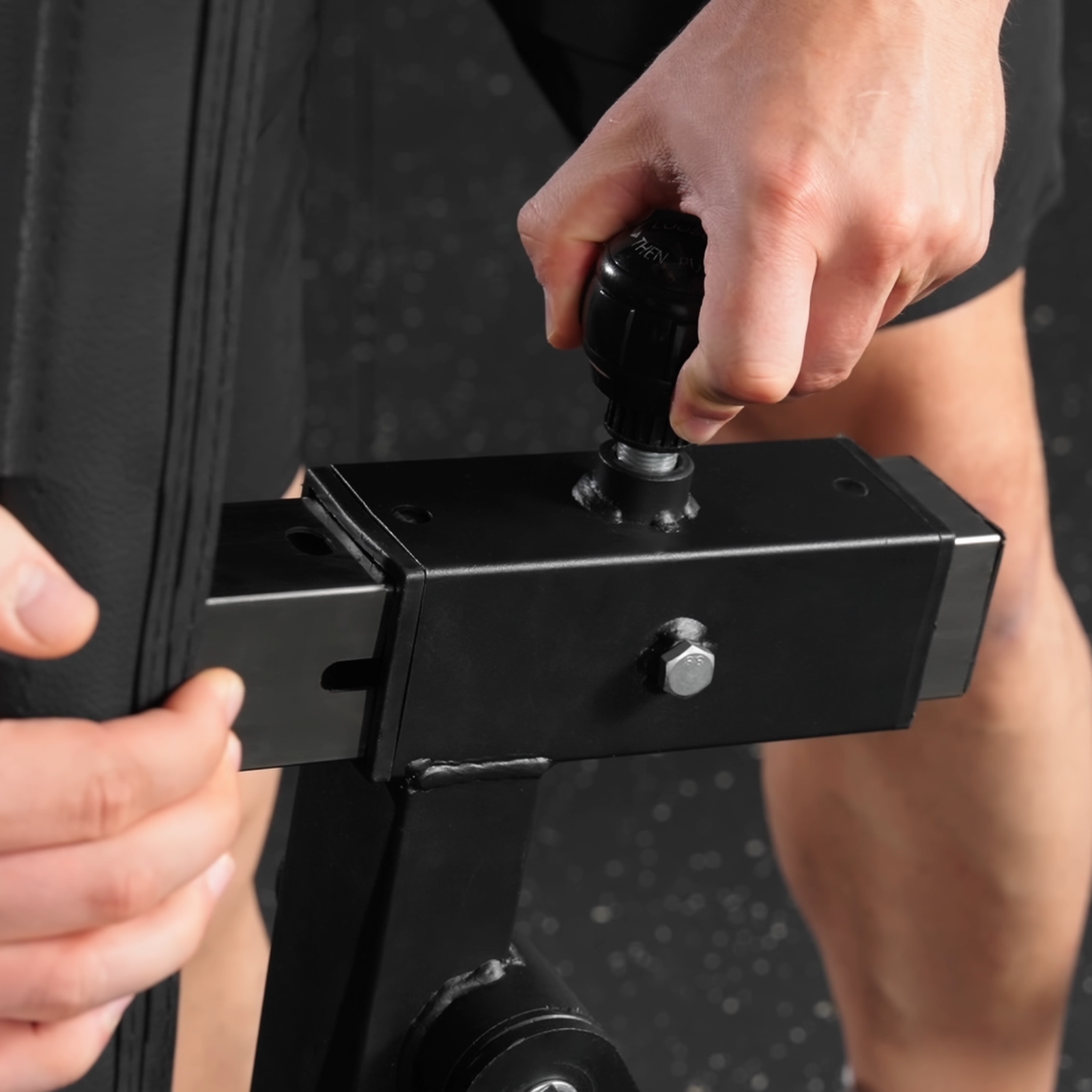 TAWERET™  1:1 Cable Ratio Leg Extension and Curl Machine